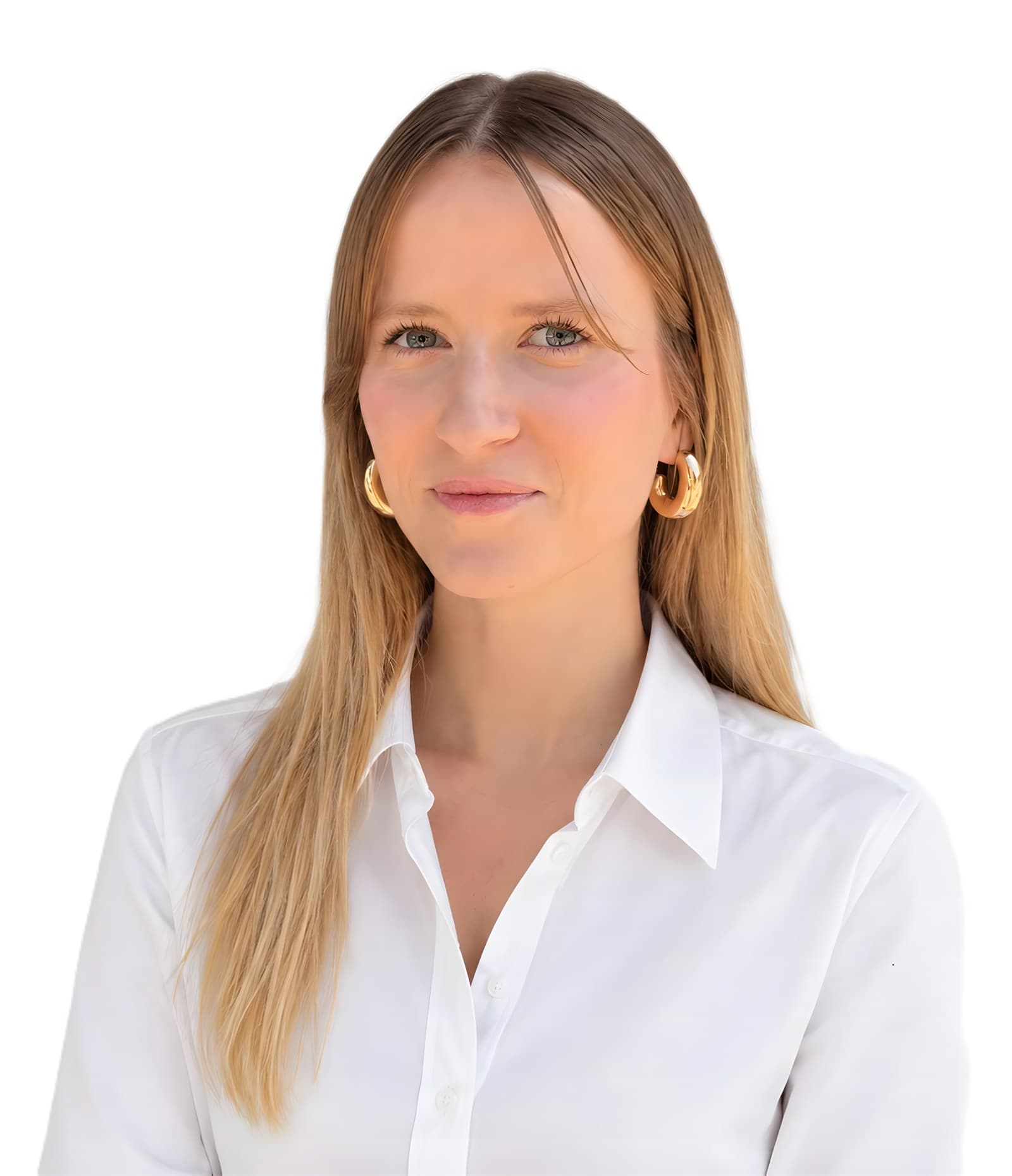 Marta María Quesada Jiménez, con camisa blanca, sonriendo a cámara